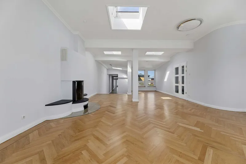 Großzügige Dachgeschosswohnung mit ca. 277 m², Kamin und Dachterrasse in Berlin-Wilmersdorf — photo 1